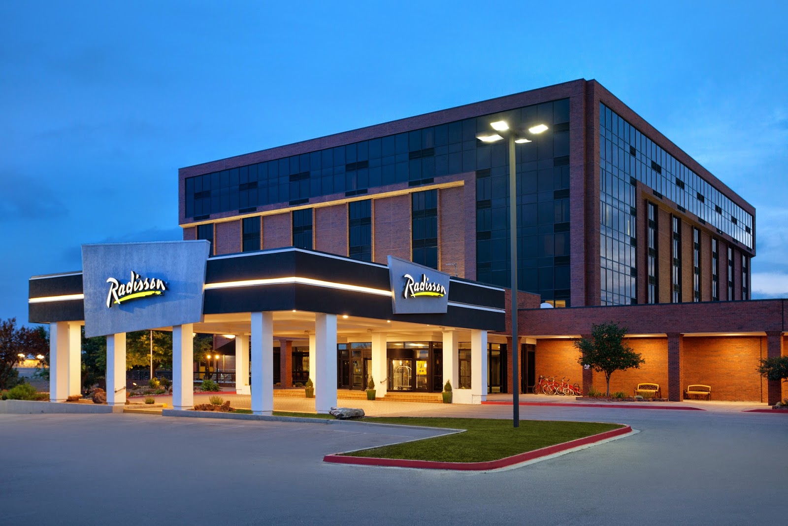 Radisson Hotel Denver Aurora Bed and Breakfast Package at the