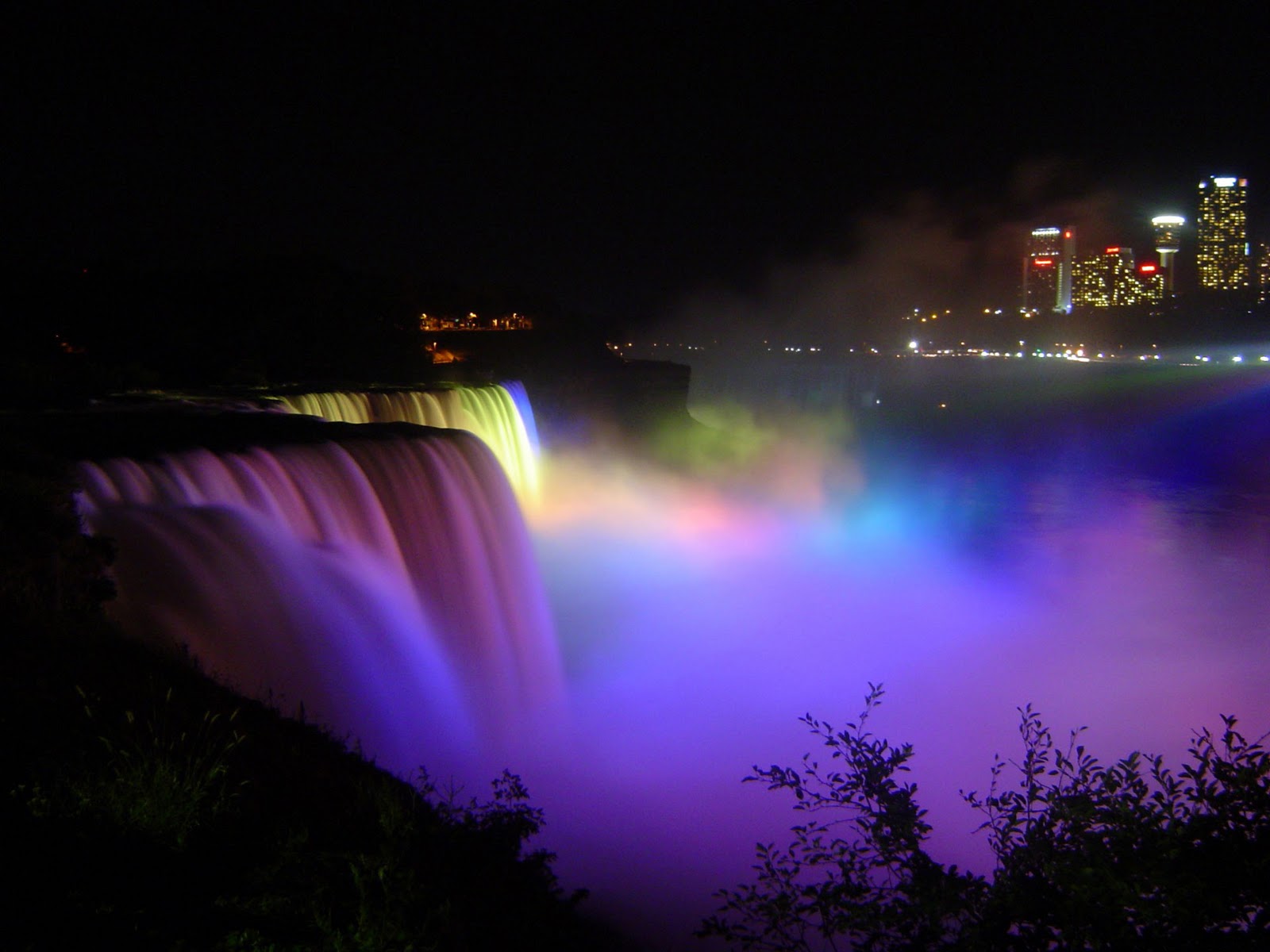 A must visit places Niagara Falls By Night Wonderful